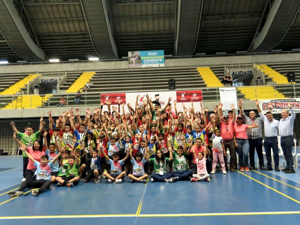Oro y plata para Chía en el Babybádminton del Festival de Festivales