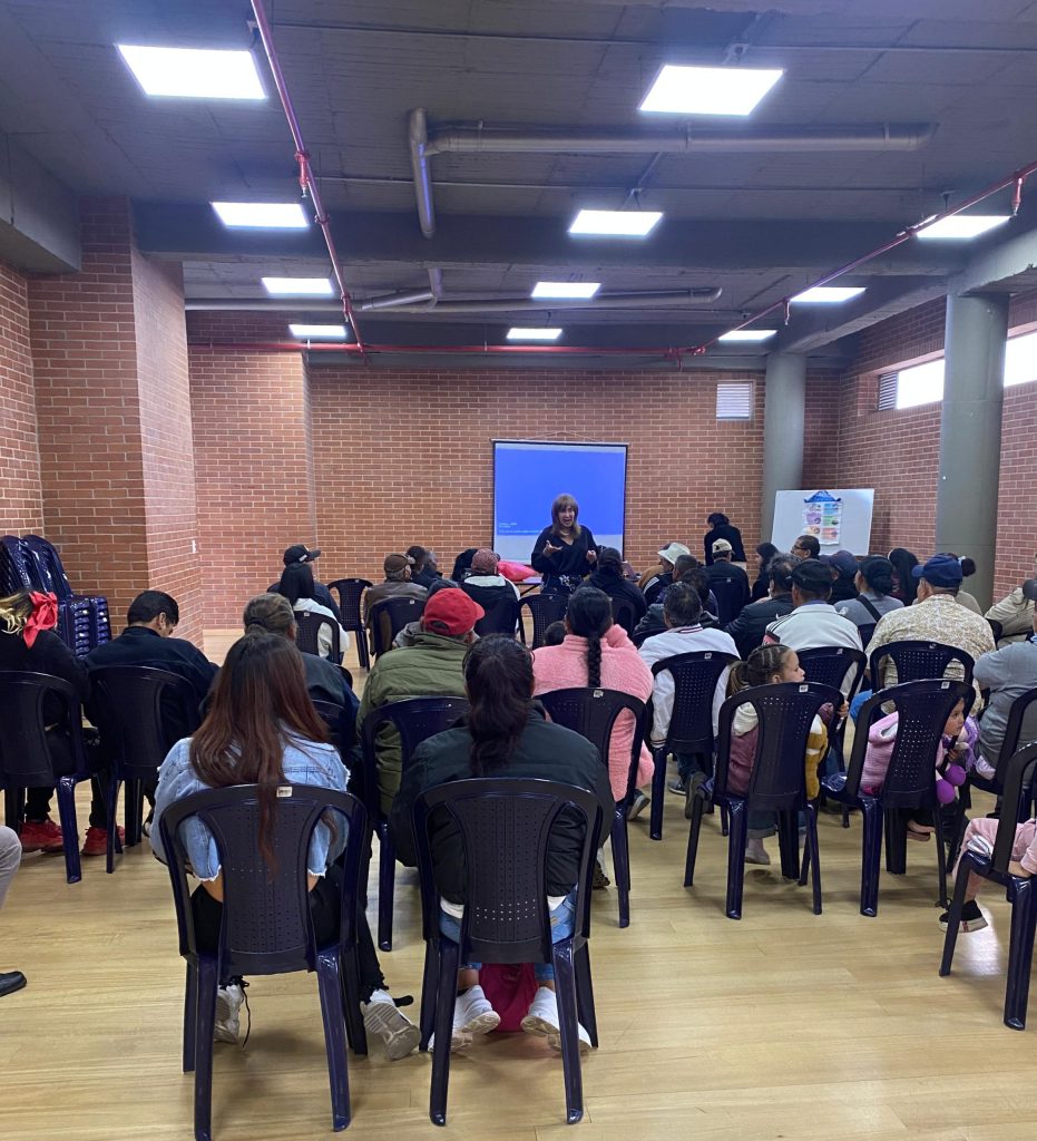 Primera jornada de capacitación en manipulación de alimentos para los vendedores informales en Chía