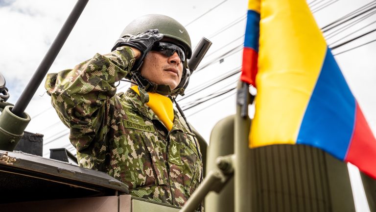 Impresionante parada militar en el desfile del 20 de julio en Chía
