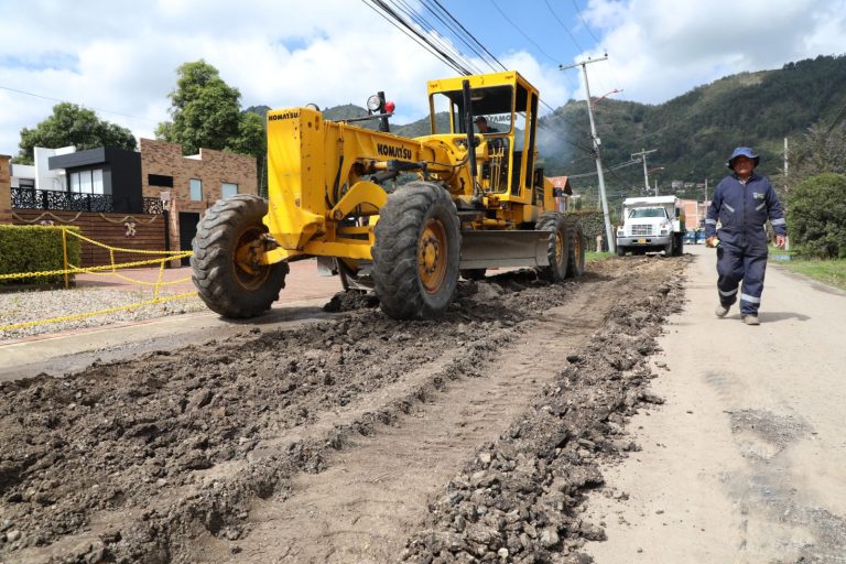 Obras Públicas adelanta nuevas intervenciones viales en Chía